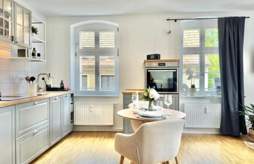 Modernes Appartement "ALTE MÄDCHENSCHULE", inkl Stellplatz, E-Bike Ladestation, Boxspringbett, Business, 2 Personen, gratis Kaffee und Tee, WLAN - Foto 12