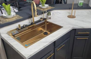 Spacious 2 en-suite BR, pool & spa retreat - Foto 5