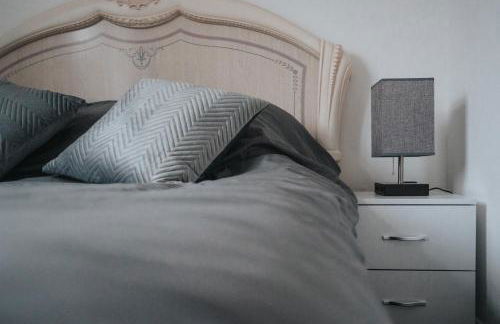 Large Central Apartment - free nearby parking - Foto 24