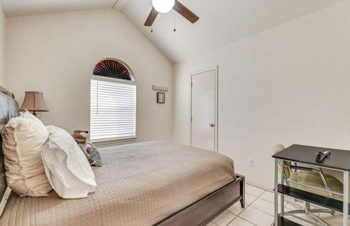 Pet-Friendly San Juan Home with Private Yard and Grill - Foto 8