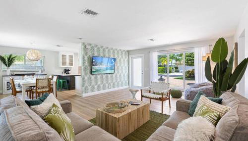 Cozy home at Lighthouse Point with Pool 1 - Photo 5