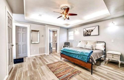 6 BDRM Wine Country Compound on 2 Acres! Pool/HotTub & Club House - Foto 7