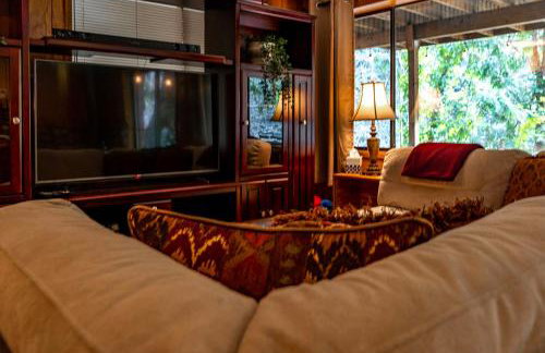 Chase's River Cabin - Hot-tub Firepit & Fireplace - Foto 19