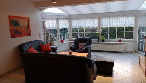 FH-Ostfrieslandtraum-mit-Wintergarten-und-eingezaeuntem-Grundstueck - Foto 4