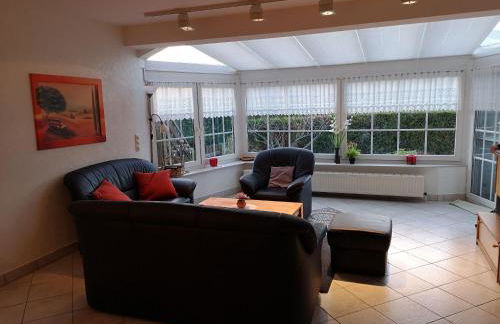 FH-Ostfrieslandtraum-mit-Wintergarten-und-eingezaeuntem-Grundstueck - Foto 4