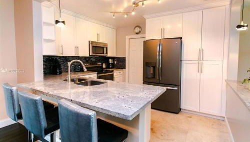 Tranquil Retreat with HEATED POOL Minutes to the Beach - Foto 4