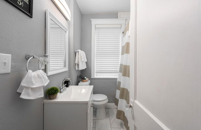 Central Garden Getaways Corp Rentals by NamaStay - Photo 36