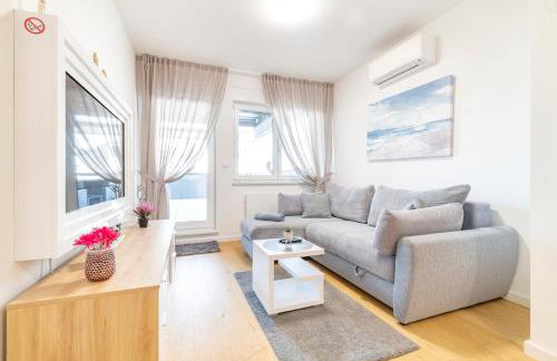 LILY apartment - Flexible SelfCheckins 48- Luxury- Extra big terrace with jacuzzi - Foto 1