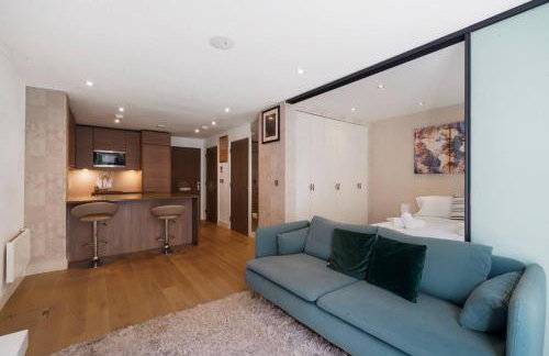 One bedroom apartment with balcony and concierge , station and shops 2min walk - Foto 13