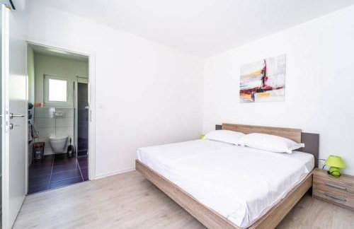 Villa Pavicini - with heated pool - Photo 5