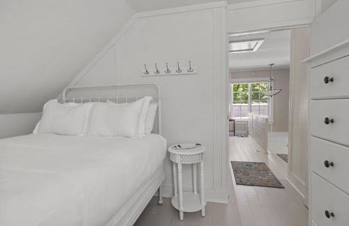 Whispering Arbor by Juniper Holiday + Home - Foto 25