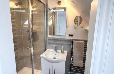 2 Bed Holiday Home with River Views - Photo 14