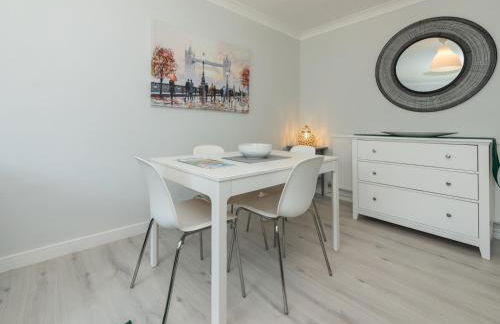 2BDR Peaceful Ground Floor Apartment Free Parking - Pass the Keys - Foto 3