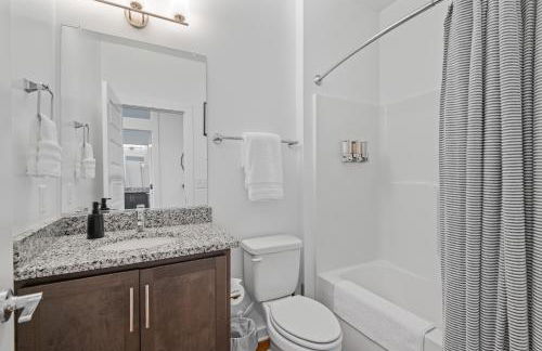 Charming Duplex Retreat in Old Town Manchester, VA - Foto 7