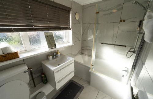 Spacious 3-Bed Home with Free Off-Street Parking Near Newcastle - Foto 12