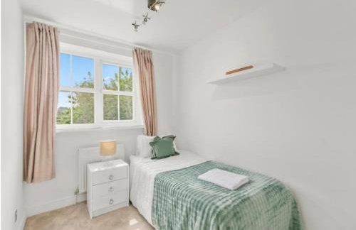 Stylish home close to the Yorkshire Dales & Leeds Airport - Photo 18