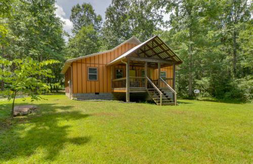 Serene and Secluded Alabama Cabin with Covered Deck! - Foto 1