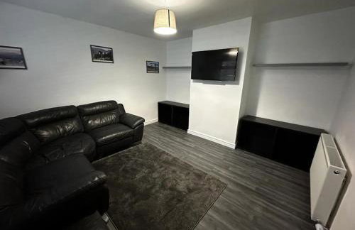 Large 3 bed property - Photo 1