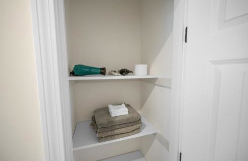 Spacious 5BR Home KING Bed Wi-Fi Parking - Foto 33