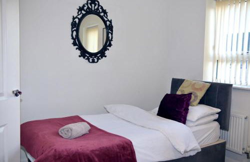 Modern house in City Centre with private parking and gated property - Foto 41