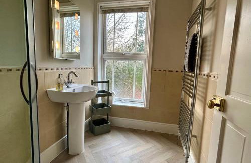 Smart & Comfortable 3-bedroom Victorian house - Photo 25