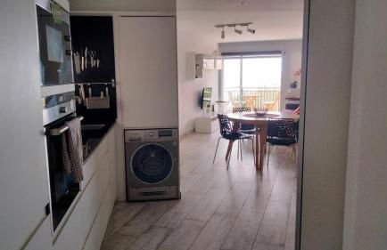 Beachfront Apartment with Sea Views & Private Parking - Foto 8