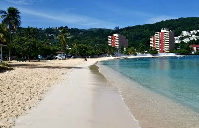 Private 2 Bedroom Beachfront Penthouse Condo Ocho Rios, Jamaica - Foto 31