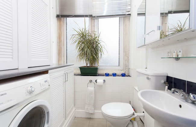 Leicester Square Atmosphere - Photo 14