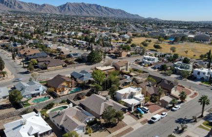 Peaceful West: 4BR Dusk Haven - Foto 50