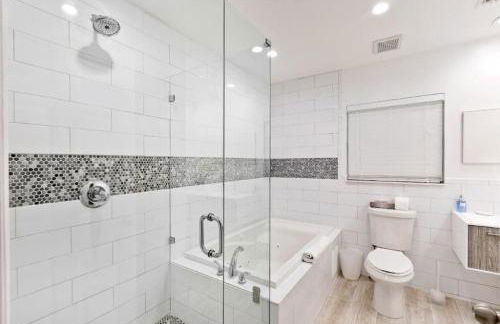 Beautiful Villa 4 BD 3 BA with Heated Private Pool, Close to Beach - Foto 8