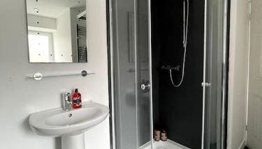 3 Bed House - Photo 4