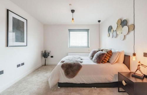 Modern 2 bedroom home with abundant natural light - Photo 4