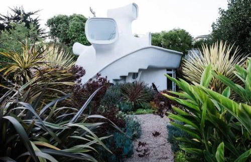 Unique Sculptured House with Private Beach Access - Foto 8