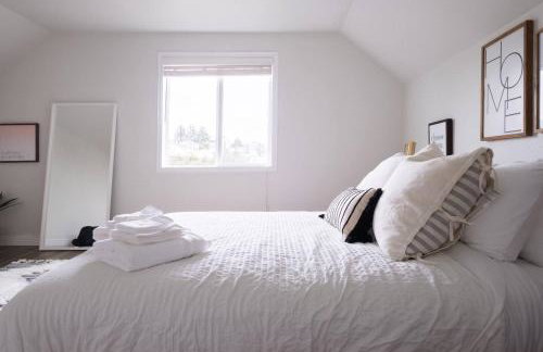 Stylish Modern Farmhouse wYard 10 mins from DT - Foto 31