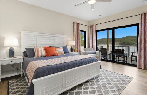 Modern Lakefront Escape | The Twelve - Foto 25