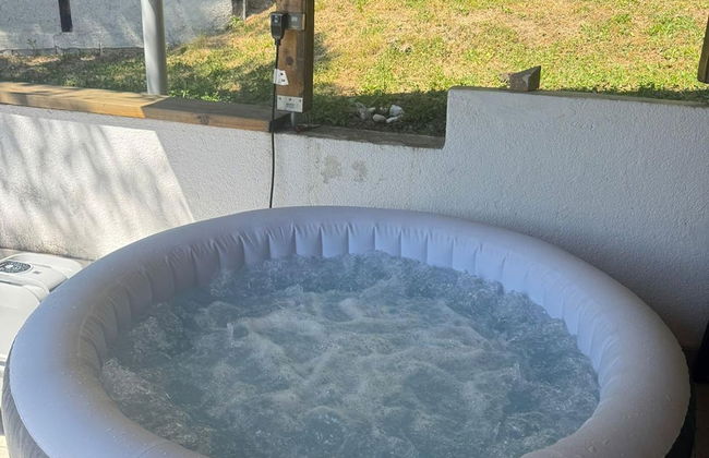 Plesivica Hillside Holiday Home With Hot -tub - Foto 8