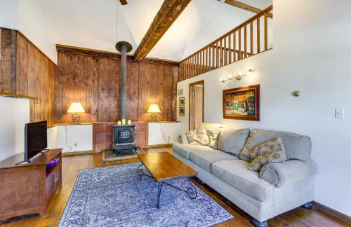 Chagrin Falls Home about 2 Mi to Town! - Foto 1