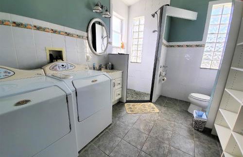 Large Oceanfront Property wPool 8br sleeps 24 - Foto 17