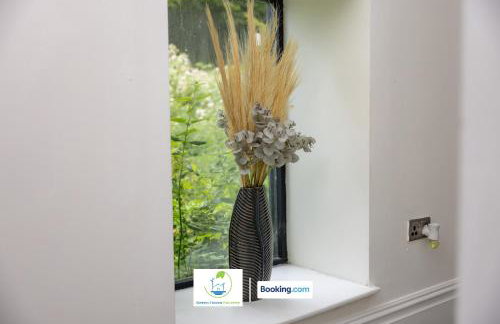 2 Bedroom Apartment By Green Haven Escapes Short Lets & Serviced Accommodation In Leeds with Free WiFi & Parking - Photo 19
