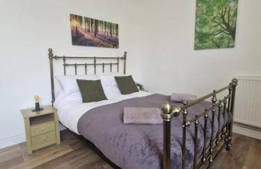 NEWLY Refurbed - Large Studio Apt With Private Parking - Foto 7