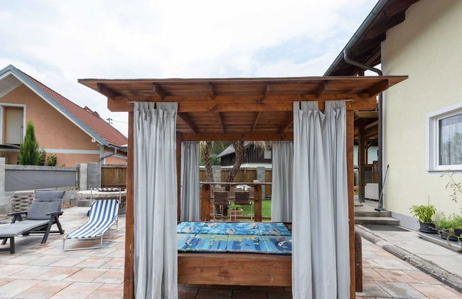 Modern Holiday Home in Pinsdorf With Garden - Photo 44