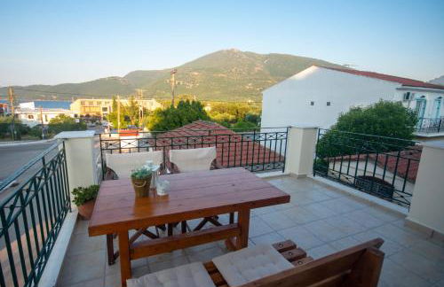 House of Hats - next to the coast - Karavomylos - Photo 2