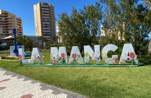 La Manga km 0, pisos estudios - planta baja - 100m de la playa - studio flats - ground floor - 100m from the beach, cada con bicis & tabla SUP, piscina & pádel & tenis & más - each with bikes & SUP board, pool & paddle & tennis & more - Foto 40