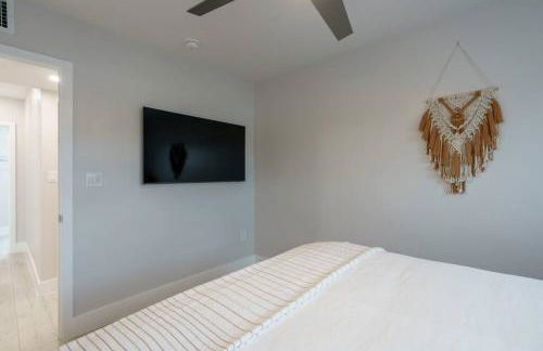 New! Miami & Calle Ocho Simpson's Funhouse! - Photo 19