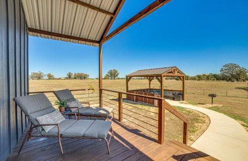 Pond and Grazing Cattle! Rural Getaway Near Van - Foto 1