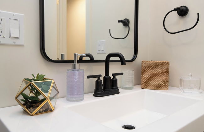 Superb Apartment near Dodger - Photo 30