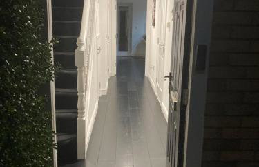 Entire 3 bedroom deluxe house - Foto 8