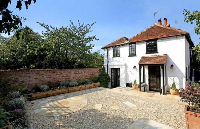 Henry VIII Cottage - Photo 1
