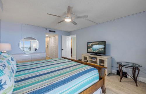 New Listing! Dog-friendly direct oceanfront with private balcony and heated rooftop pool - Foto 12