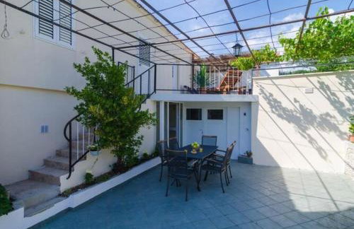 Villa Dalmatian Gem - Two-Bedroom Villa with Terrace and Swimming Pool - Photo 48